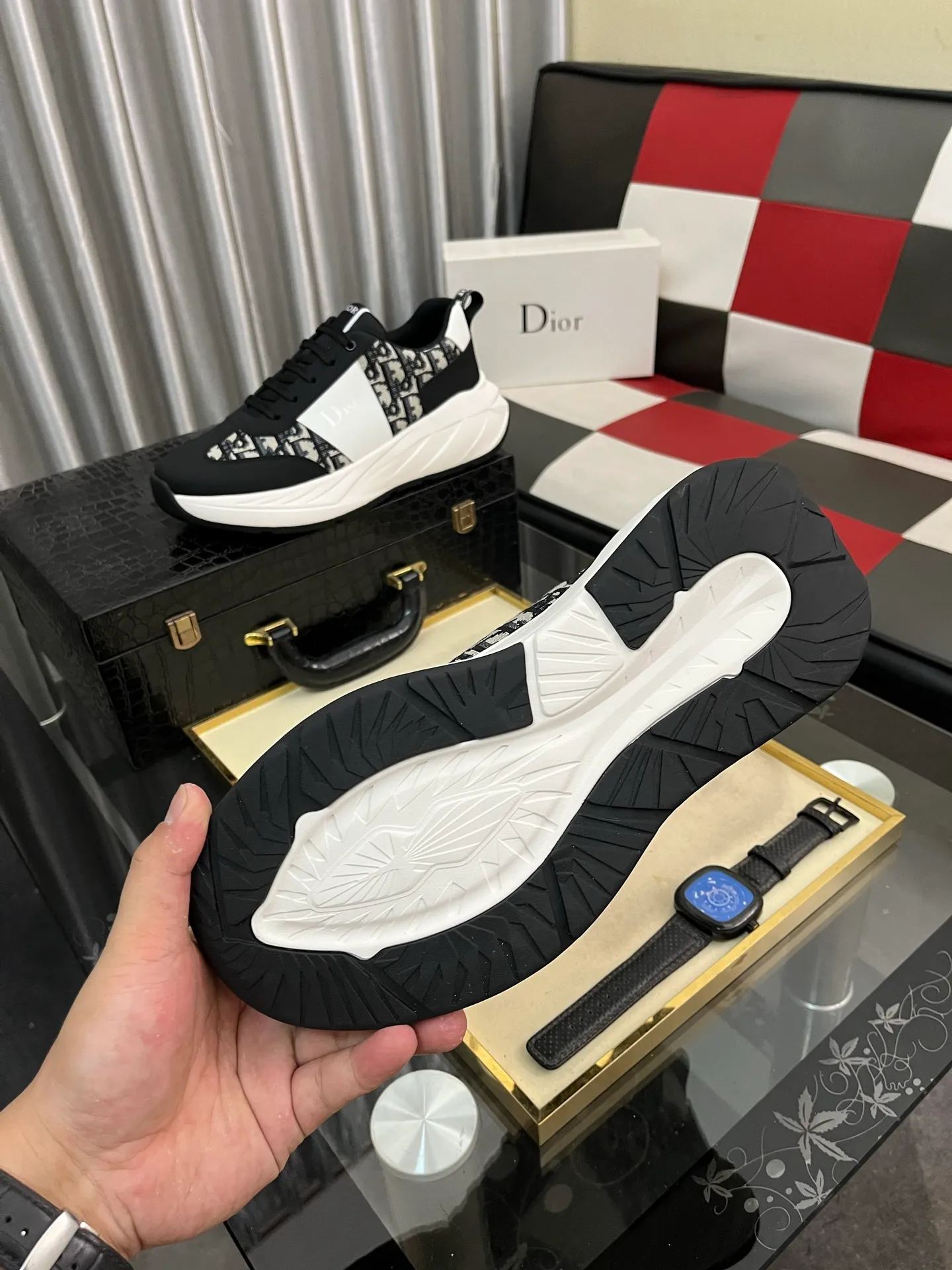 Men's shoes💰438⌚️⌚️[Dior] Dior's new men's genuine leather casual shoes, the highest version on the market, any comparison is welcome🆚! The original leather has excellent texture and is super high-end! Fetal sheep net lining imported from Italy, removable pad! Luxurious materials and fine workmanship, highly recommended! Code number: 38-442️⃣Colors available